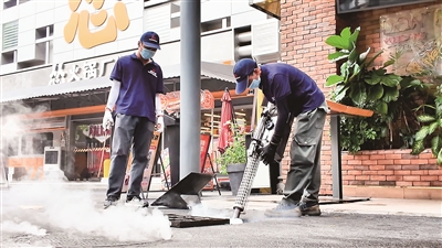 攻坚卫生死角 清除蚊媒孳生地